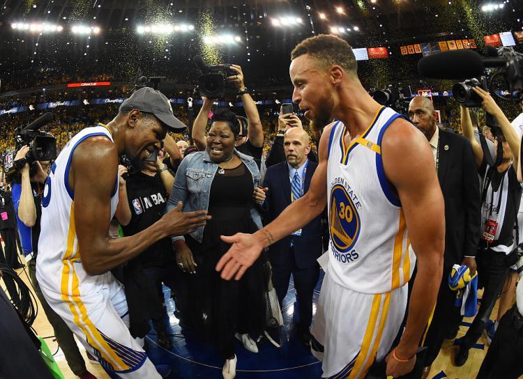 九游平台下载-CBS排本世纪冠军球队:17勇01湖18勇分列前三 16骑第九 22勇倒一