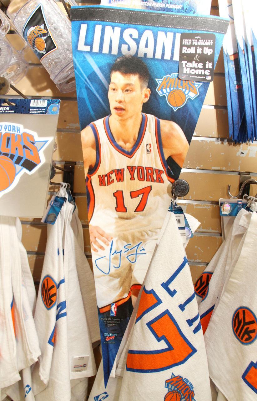 九游体育在线-回顾林书豪最高光数据：“林疯狂”38分打服科比 火箭时期砍三双